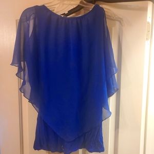 Cold shoulder shirt (plus)